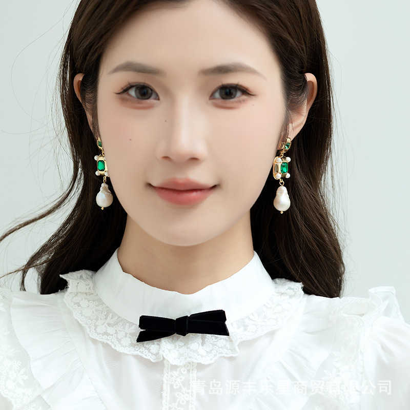 

Small and Exotic Style Long Baroque Pearl Earrings Vintage Palace Copper Plated Real Earrings