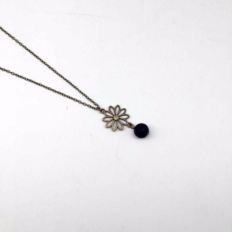 

Pendant Necklaces 1Pcs Black Lava Stone Diffuser Necklace Essential Oil Flower Aromthraphy Jewelry Sweater