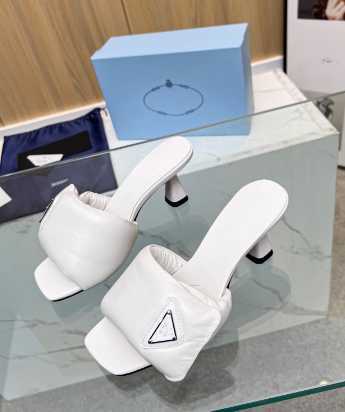 

Comfortable Slippers Women High Heels Designer Sandals Wine Cup Heel Open Toe Square Toe Beach Shoe Triangle Button Decorative Fashion Factory Shoes
