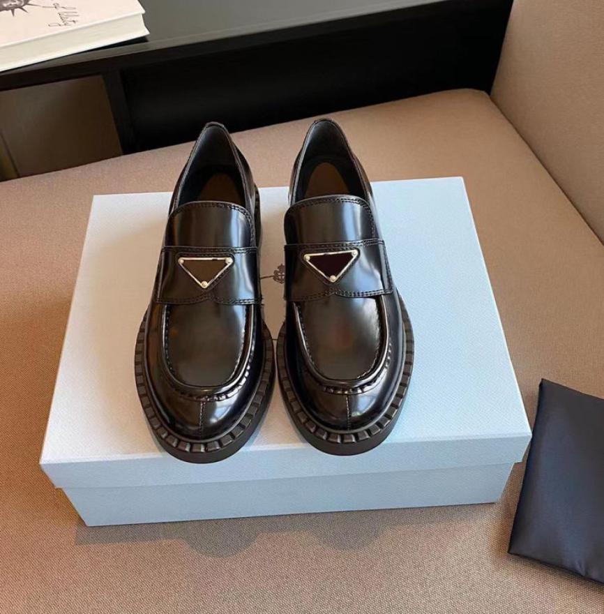 

Womens high end Casual Flat Shoes 100 leather Metal buckle Black white 45cm Women platform shoe 35 41 Big size Outdoor Lawn4829996