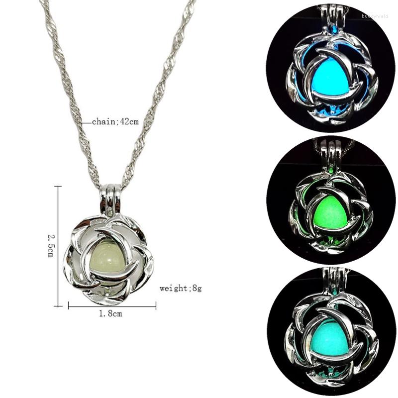

Chains Vintage Glow In The Dark Caribbean Octopus Man Necklaces Luminous Animal Pendant Necklace For Mens Punk Jewelry