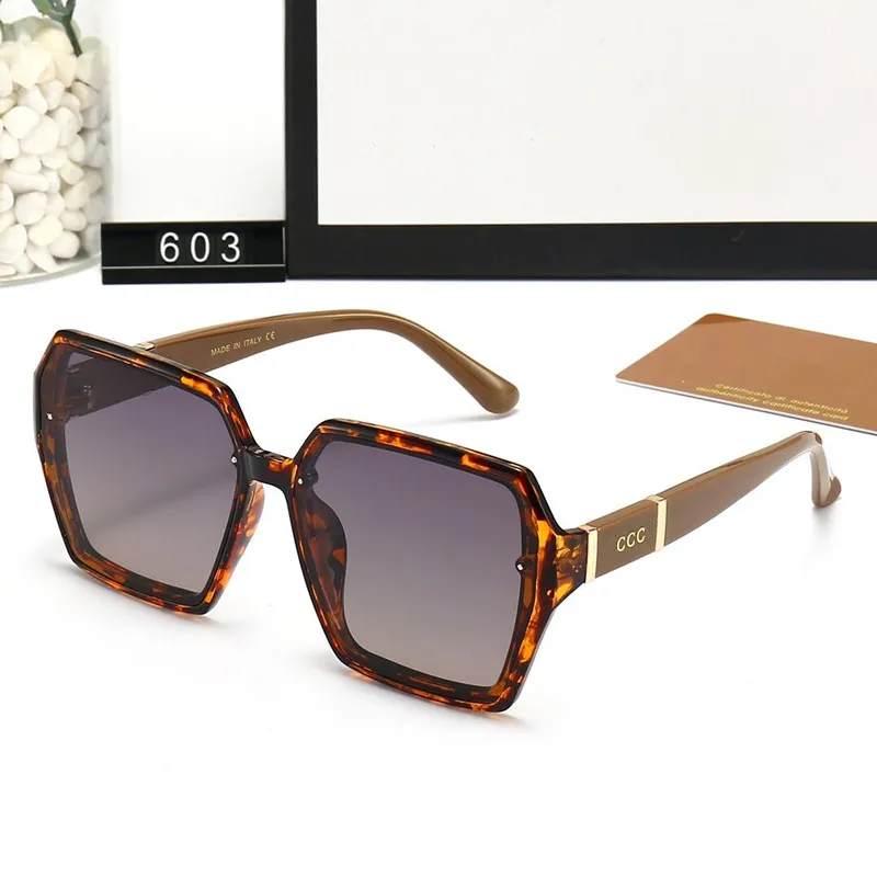 

"Classic and Timeless - The Perfect Sunglasses for Everyday Use"