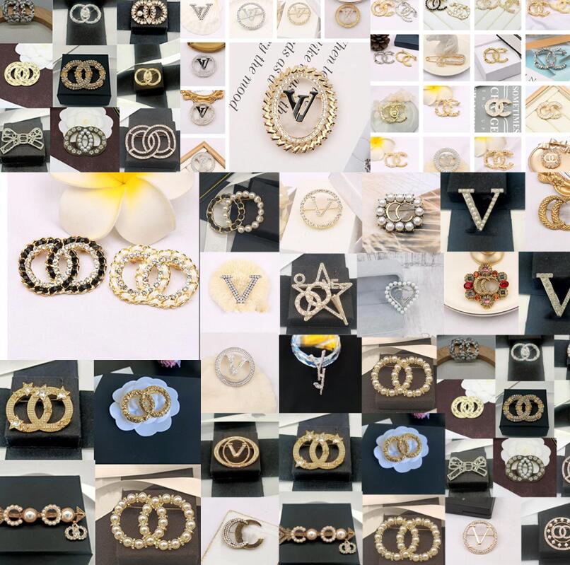 

Mixed Style Designer Brooch Brand Letters Brooches Pin Geometric Luxury Crystal Rhinestone Pearl Pins Women Clothing Decoration Jewellery Accessories