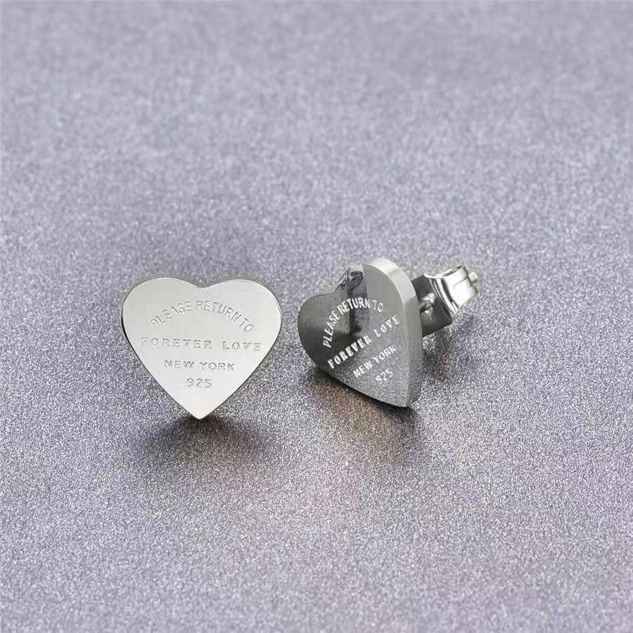 

Gold earrings luxury earrings designer earrings for woman cute letters heart earrings perforated jewelry gift female accessories Titanium designer earrings