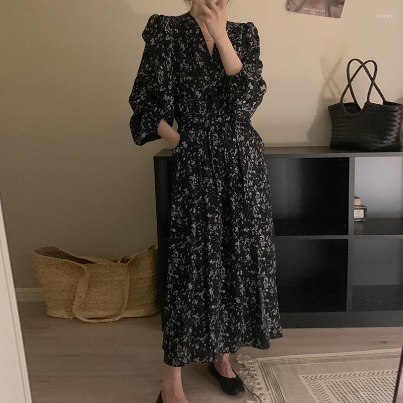 

Casual Dresses SuperAen Korea Chic Spring Retro V-neck Contrast Floral Design Lace Waist Loose Long Sleeve Dress For Women, Black
