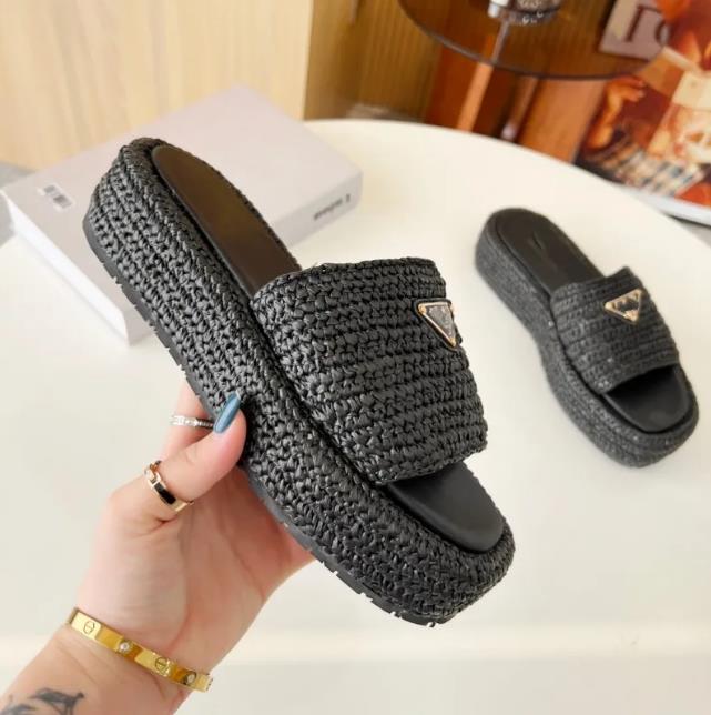 

526 Fashion slipper sliders Paris slides sandals slippers for men women WITH ORIGINAL BOX Hot Designer unisex beach flip fsaarqa, A+