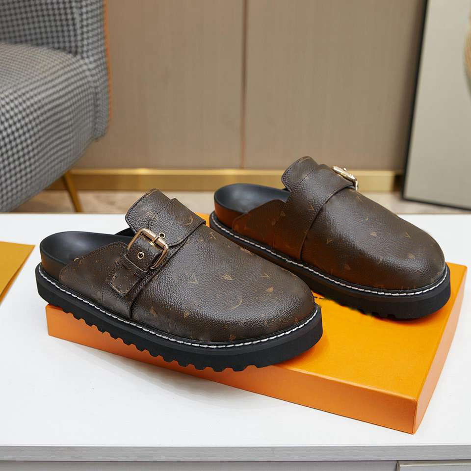 

2023 Women Designer Cosy Flat Comfort Clogs Slippers Slides Men Mule Luxury Adjustable Strap leather Beach Summer gold-tone buckle sandal Size eur35-45