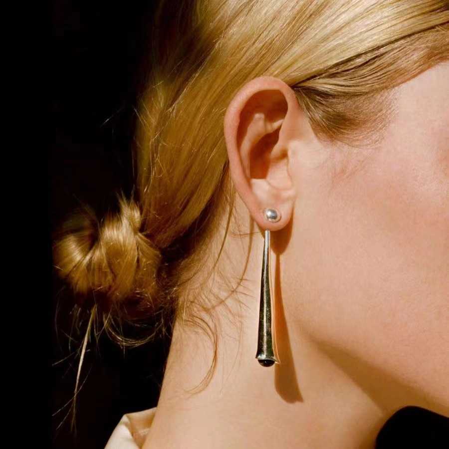 

Qingdao jewelry personalized jewelry earrings high-end elegant and long style earrings with sense niche design