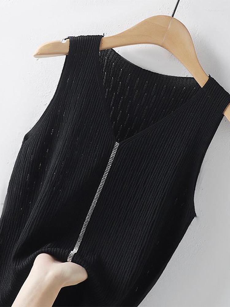 

Women's Tanks BETHQUENOY Summer Women Tops And Sleeveless Wide Strap Casual Tank Top Femme V Neck Front Beading Knit Woman Clothes, Black