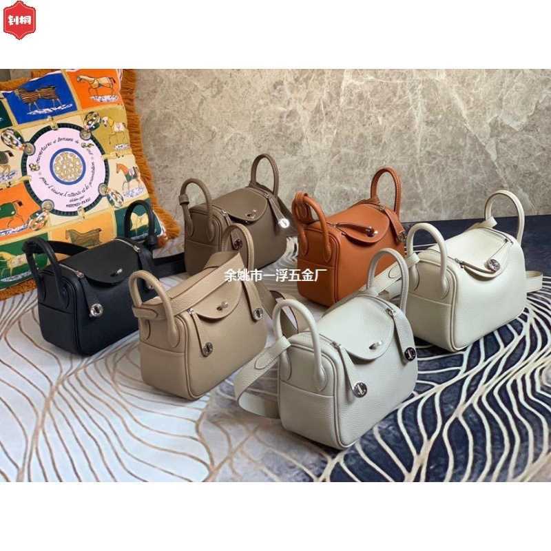 

Women Handbag Lindys 2020H Lindys mini bag doctor's medicine box TC cow leather handmade wax thread one-shoulder cross-body portable bag for women, Elephant grey 19cm size gold and silve