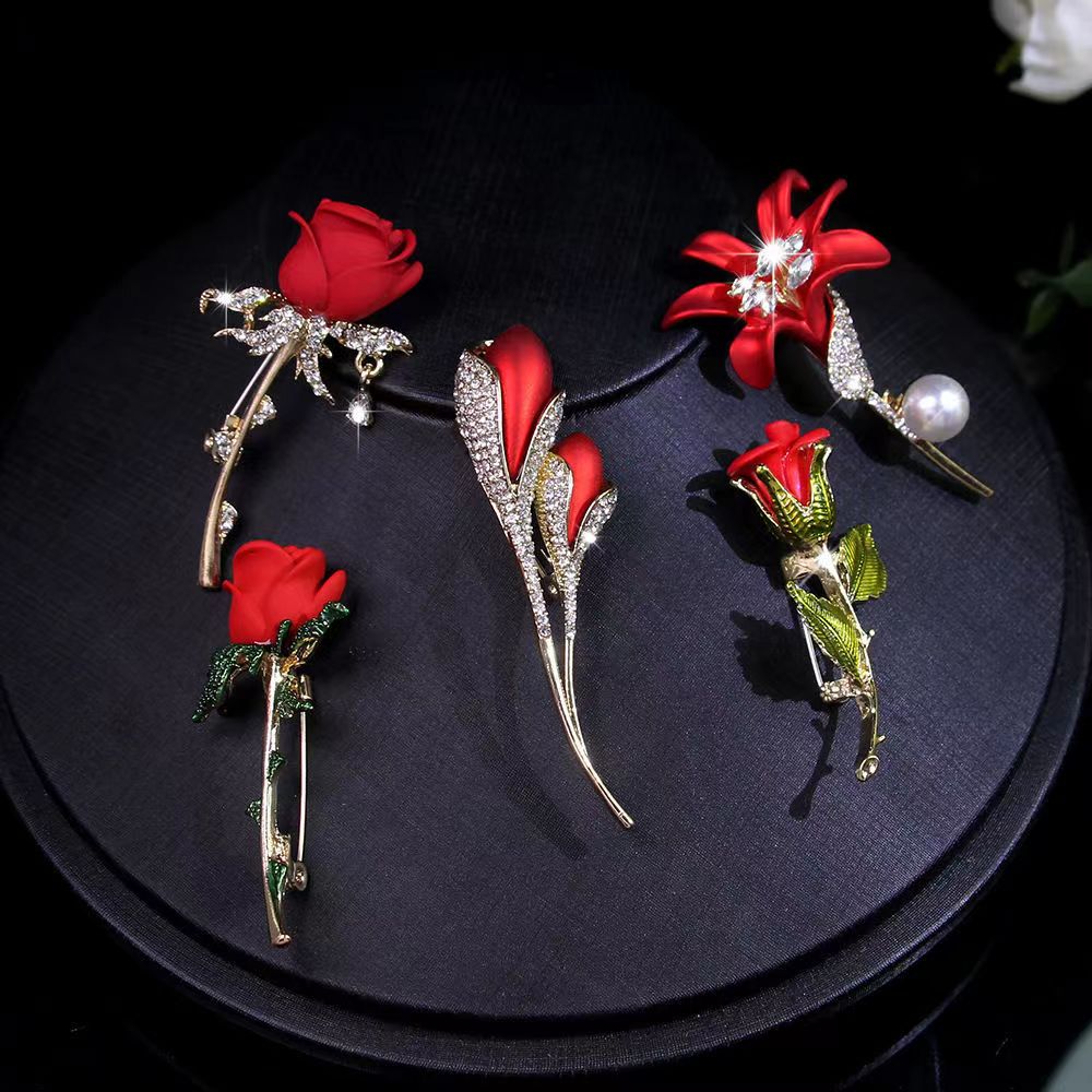 

Korean version rose brooch with simple temperament, fashionable and elegant style, corsage clothing and anti glare personalized suit accessories