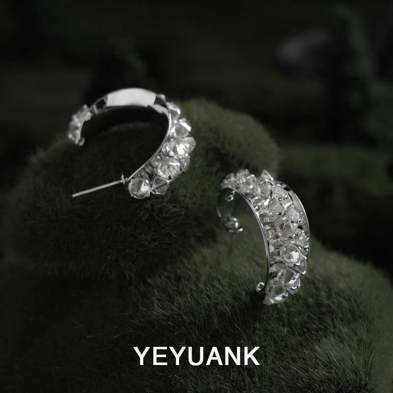 

Nohara Kui Ins style niche design sense metal light C-shaped inlaid earrings new product for women