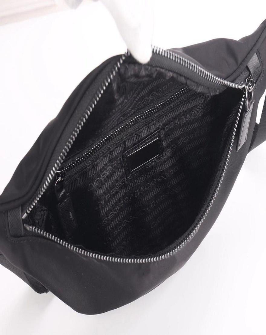 

Dicky0750 parachute fabric canvas designer waist bag men and women multifunctional chest pockets fashion largecapacity leisure ou9379452, Black