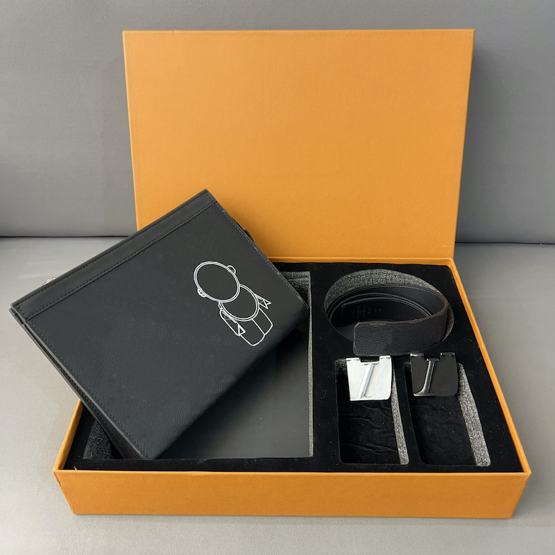 

Four in one box double buckle belt handbag key bag mens boutique and versatile style Top level bags Mens and womens leather handbags 4-color wallet Designer Wallet