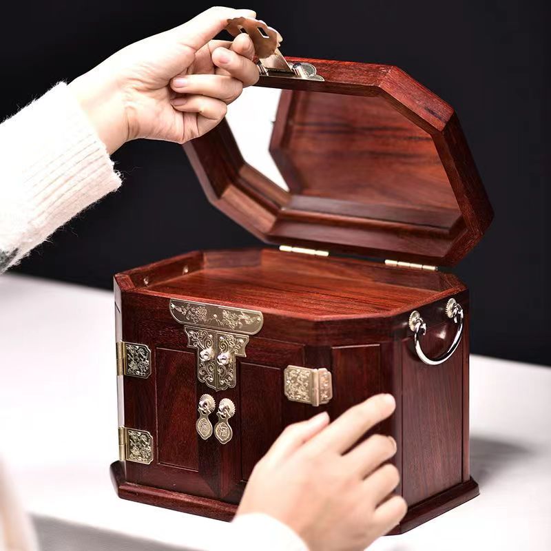 

Red sandalwood flower, beautiful moon, and full moon jewelry storage box with locked wooden vintage jewelry dressing box, wedding gift box