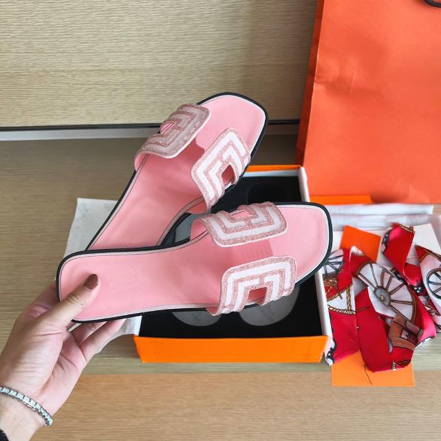 

Best 526 Quality Genuine Designer H Slippers Leather Same Style for Women's Summer Outwear Leisure Vacation Beach Slippers Spring Flat Shoes Size34-42 ssaff, A+