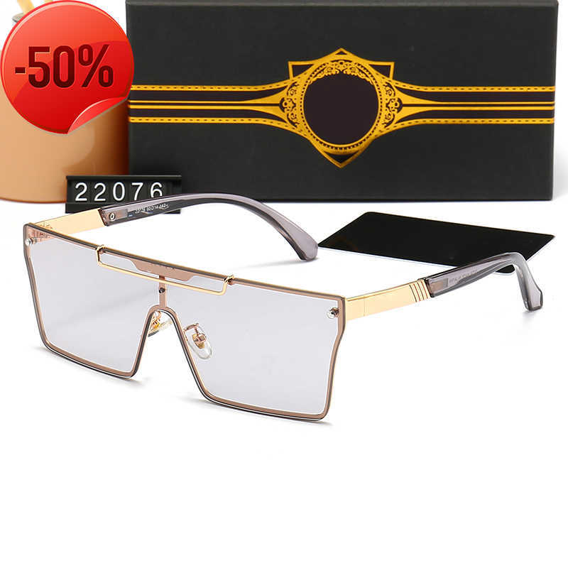 

Man Carti Glasses Designer Sunglasses Women Fashion Frameless Rectangle Coating Buffalo Horn Sunglass 22076 Evidence Eyeglass Wooden Mens Eyewear Eyelgasses