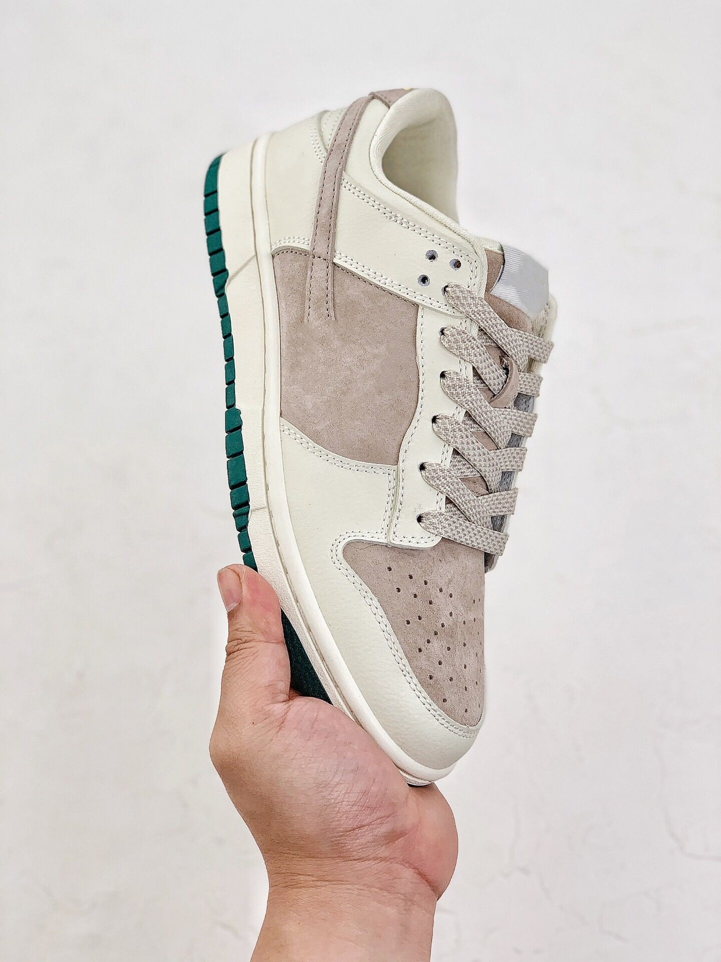 

Best Quality Duks Low White Green Gold Skateboarding Shoes 2023 Designer Lifestyle Casual Sneakers For Outdoor Sports