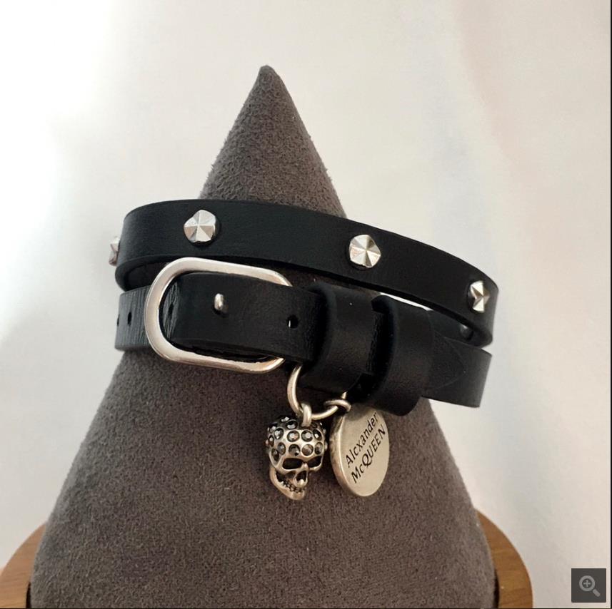 

Hiphop Rock Hammered Studs Double-wrap Bracelet in Black Skull Pendant Bangle Men Women Couple Gold Bracelets Designer Jewelry MCQB00989