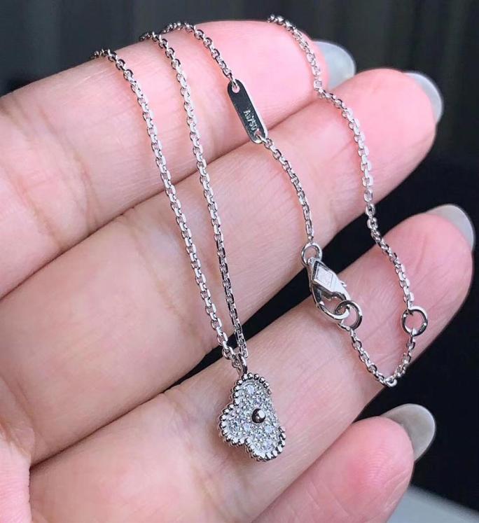 

S925 silver charm pendant bracelet with six flowers design and sparkly diamond in platinum color for women wedding jewelry gift ha6252122