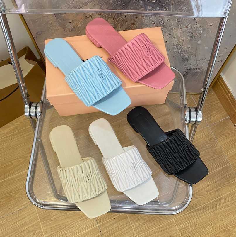 

Famous designer woman Slippers luxury Matelasse nappa leather sandals high heels pump slides Summer sandal beach outdoor fashion party wedding mules flat stiletto, Mm523-6