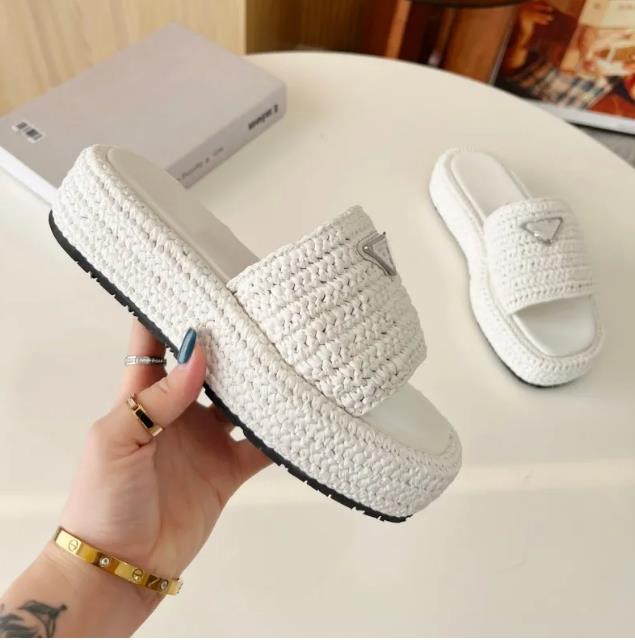 

526 Fashion slipper sliders Paris slides sandals slippers for men women WITH ORIGINAL BOX Hot Designer unisex beach flip fsAEWWQERQ, A+