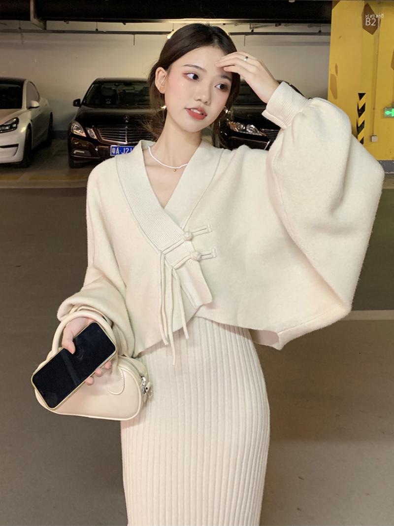 

Women' Jackets WDMSNA Korean Batwing Sleeve Loose Jacket Women Autumn 2023 Fashion V-neck Retro Button Coat Short Top, Dress