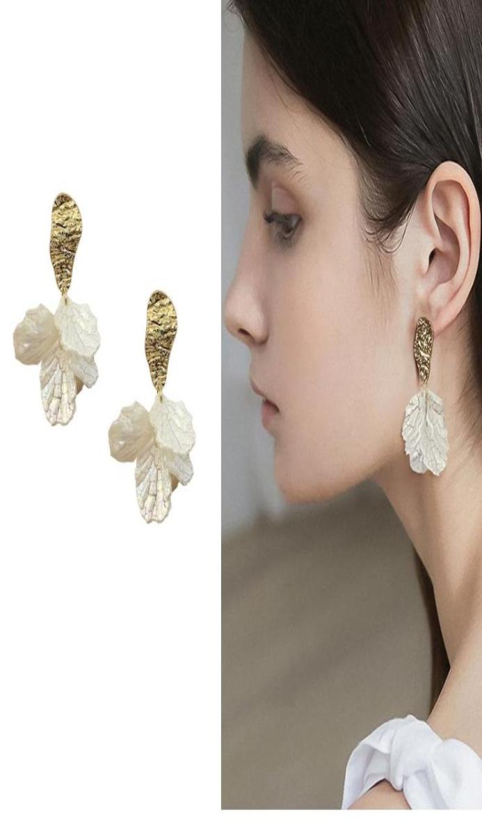 

Clipon Screw Back Temperament Resin Shell Flower Clip On Earrings For Women White Acrylic Flowers Shape Clips Without Pierced E6863039