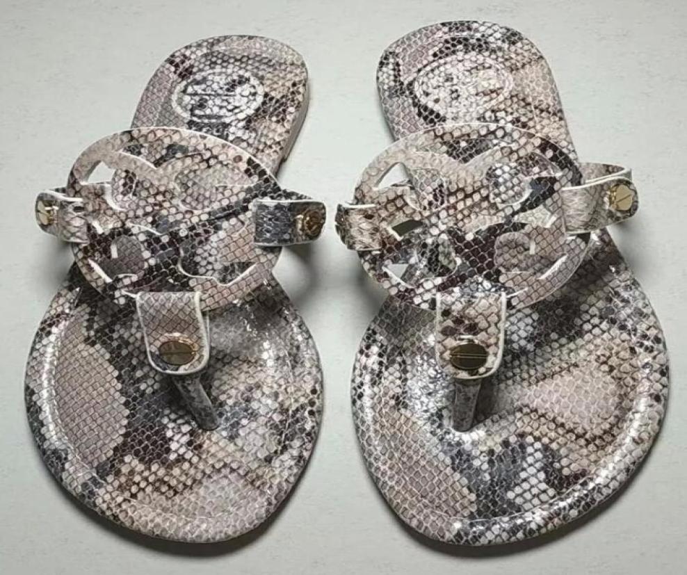 

2022 Classic Summer slippers 100 Bright black Clip toe women shoes beach Flip flops sexy Flat heel Lady Belt buckle Soft cow Leat9315619, Dark green