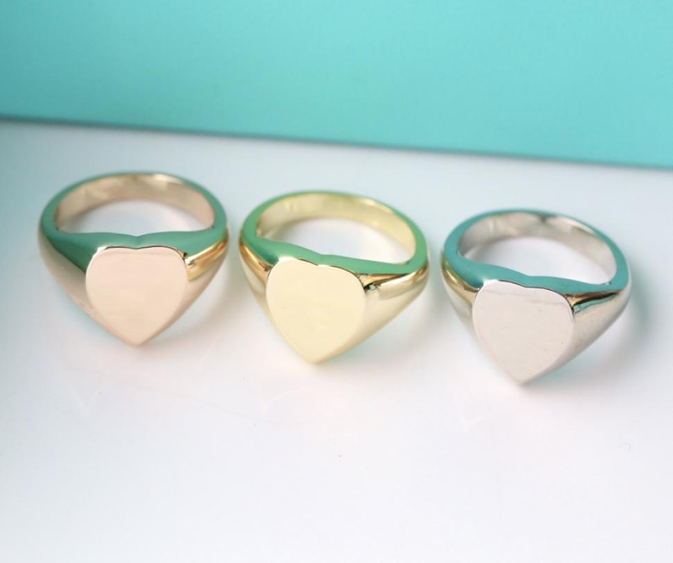 

2022 Top Quality Extravagant Simple heart Love Ring Gold Silver Rose Colors Stainless Steel Couple Rings Fashion Women Designer Je8157068