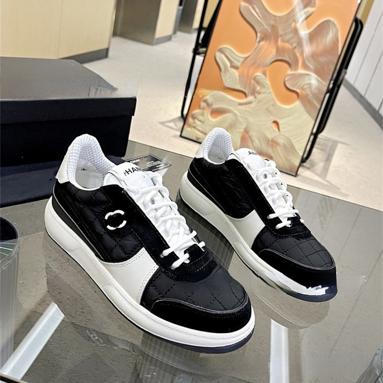 

High Version of Small Incense Wind Black and White Panda Small White Shoes Female 2023 New Leisure Sports Thick Bottoming Elevating Flat Shoes
