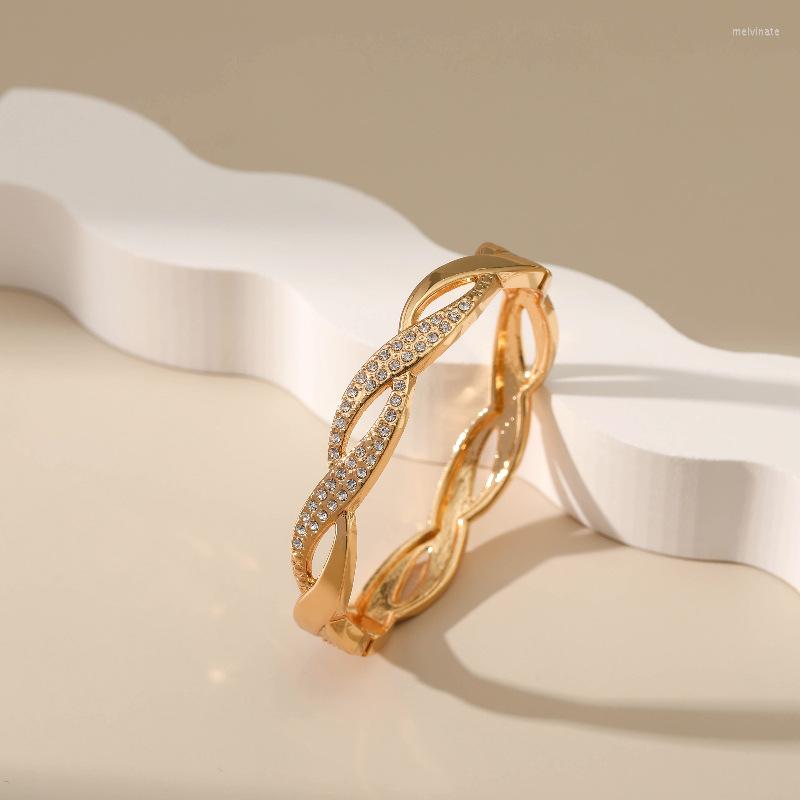 

Bangle 2023 Fashion Open Bracelet Ladies Twisted Flower Hollow Diamond-plated Gold-plated Jewelry Niche Temperament
