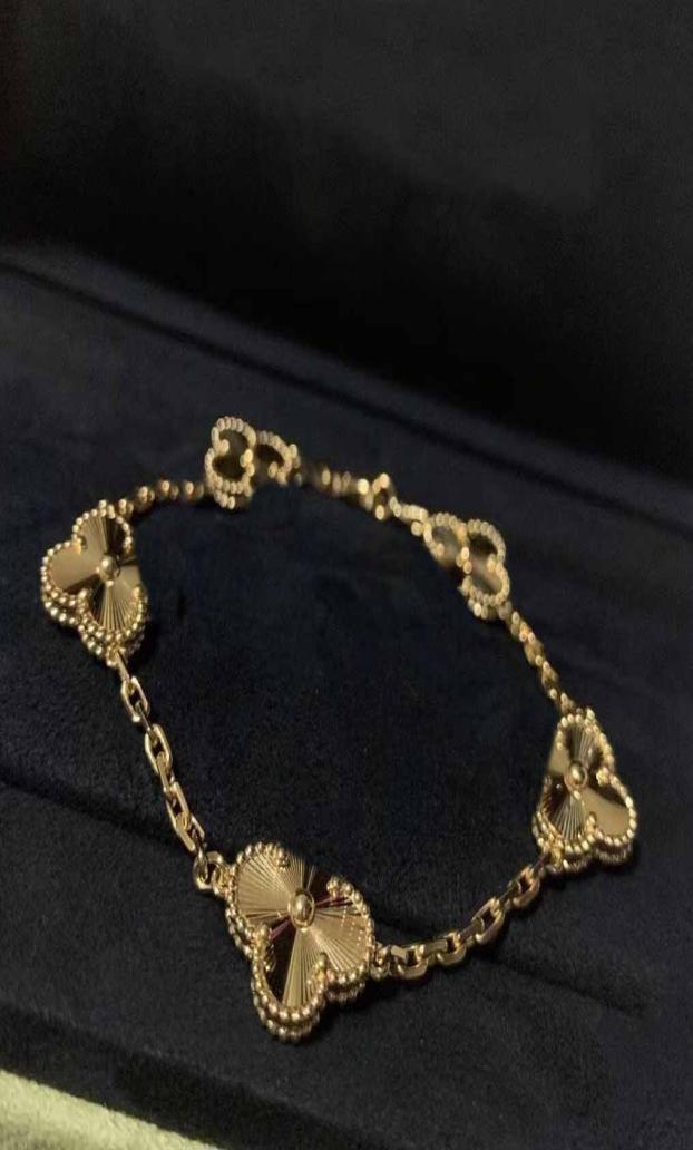 

S925 Silver charm pendant Bracelet with diamond and no in 18k gold plated 5pcs flowers design have stamp box PS7056A9652604