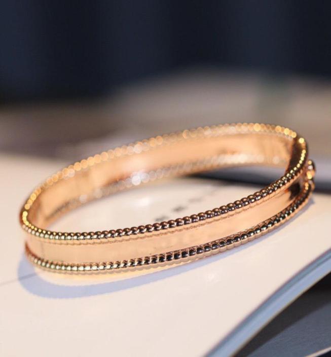 

Luxurious quality V metal punk women band bracelet with stamp for women size wedding jewelry gift no fade no change color PS347381751