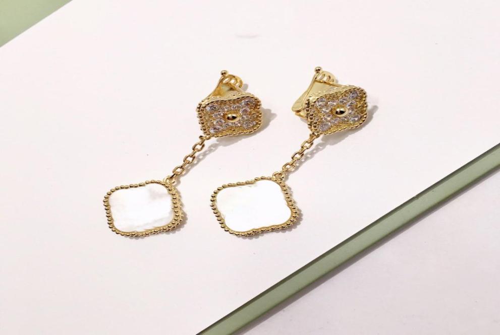 

Luxury Stud Earrings Designer Love Earring Cleef Jewelry Gift Party Clover Screw Wedding Van Couple Fashion carti very good 00587134461