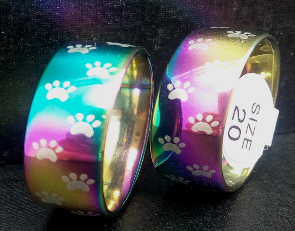 

50pcs Rainbow Dog Cat Paw Print Rings 8mm 316L Stainless Steel footprint Rings for Men and Women Pet Animal Jewelry Lover Gift Who6827347