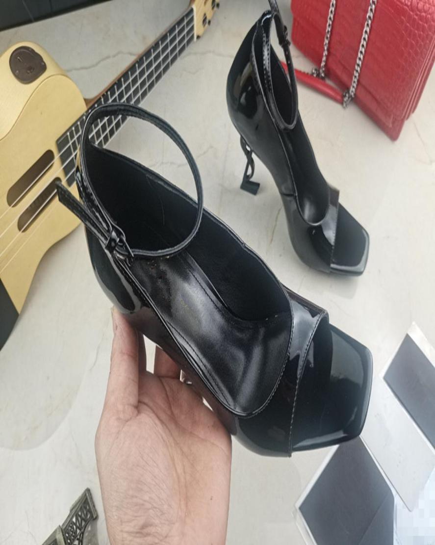

Designer Luxury Sandals OPYUM High Heels Women Open Toe Stiletto Heel Classic Metal Letters Sandal Fashion Stylist Shoes 05252973652, Red