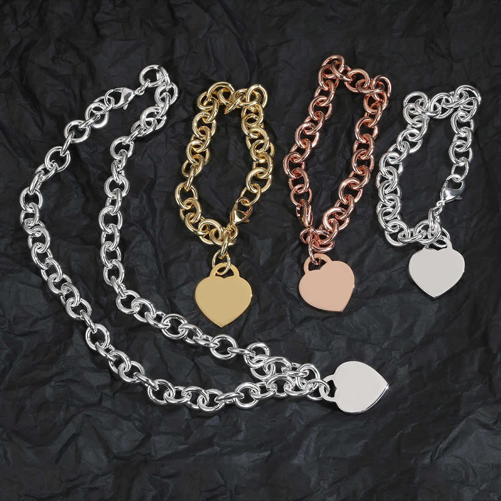 

Pendant Necklaces heartshaped bracelet gold luxury jewelry for women's new vintage free delivery AA230526