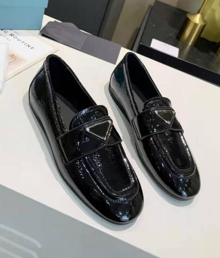 

2022 Spring Designers Slip On Flat Shoes Women Pgraded Triangle Loafers 100 Leather Heels Dress Shoes Black White Soft Platform C2209358