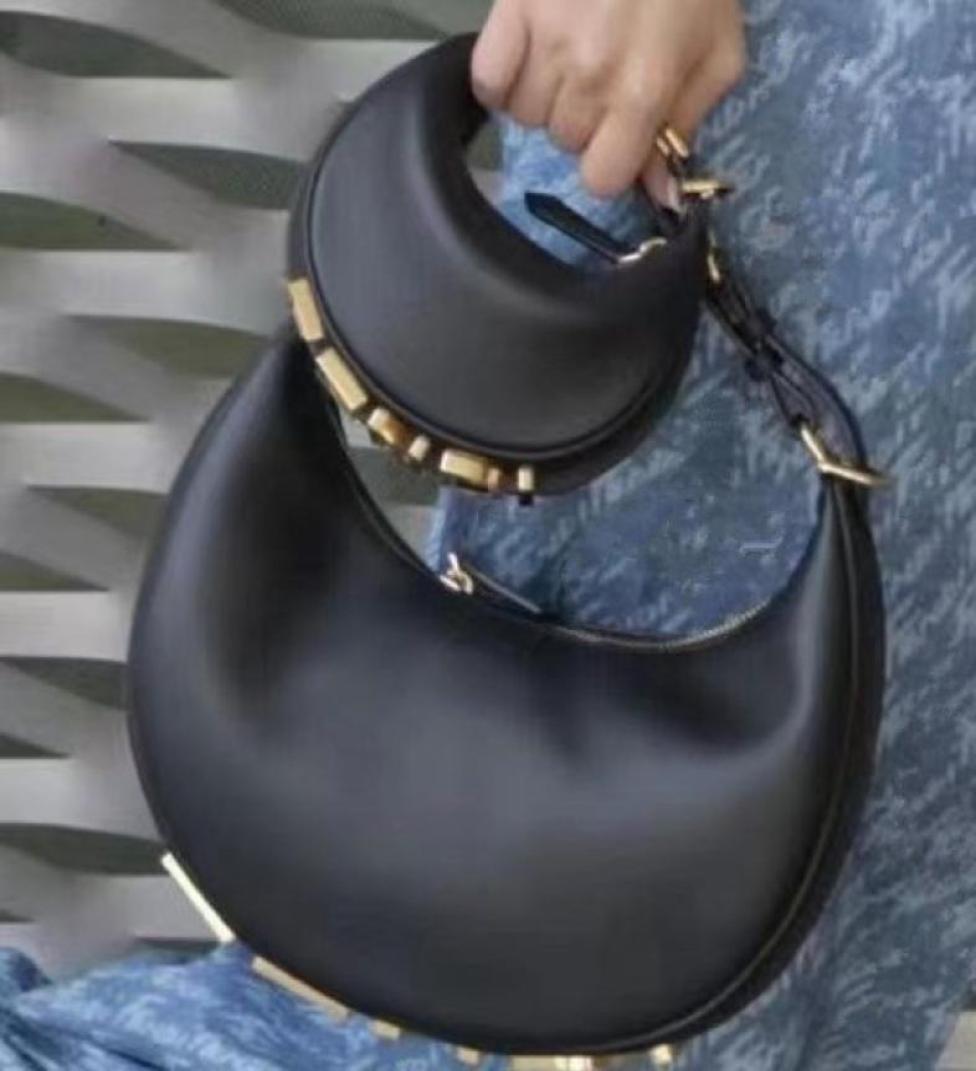 

2022 Spring Summer New Ins Women039s Chain Letter Wrist Bag Clutch Ladies Fashion Shoulder Diagonal Bag Half Moon Handbag2209103, Black