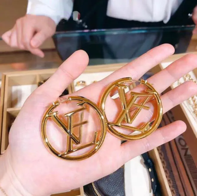 

2023 Designer Luxury Big Gold Hoop Earrings For Lady Women 5cm Girls Ear Studs Set Jewelry Earring Valentine's Day Gift Engagement For Bride louise vutton viuton
