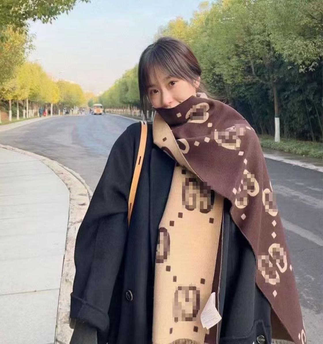 

Beautiful Lady brand designer winer Scarf Classic wool Woman letter Shawl Size 180x35cm Scarves Warm comfortable stylish without b6783732