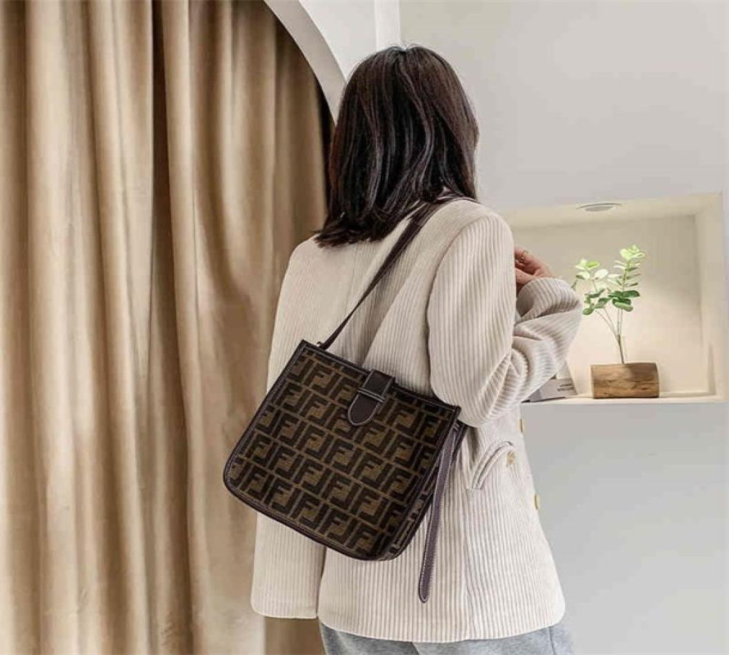 

64 OFF trendy bags 2022 New Designer Handbags bags high quality fashion foreign style bucket ins leisure temperament Single Shoul6672891, Khaki