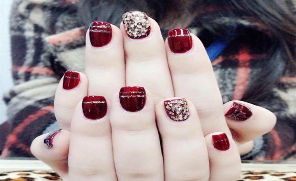 

Short Wine Red Nail Art Short False Nails with Golden Glitter Champagne Wedding Nail Tip Full Nail Polish7702732, Black