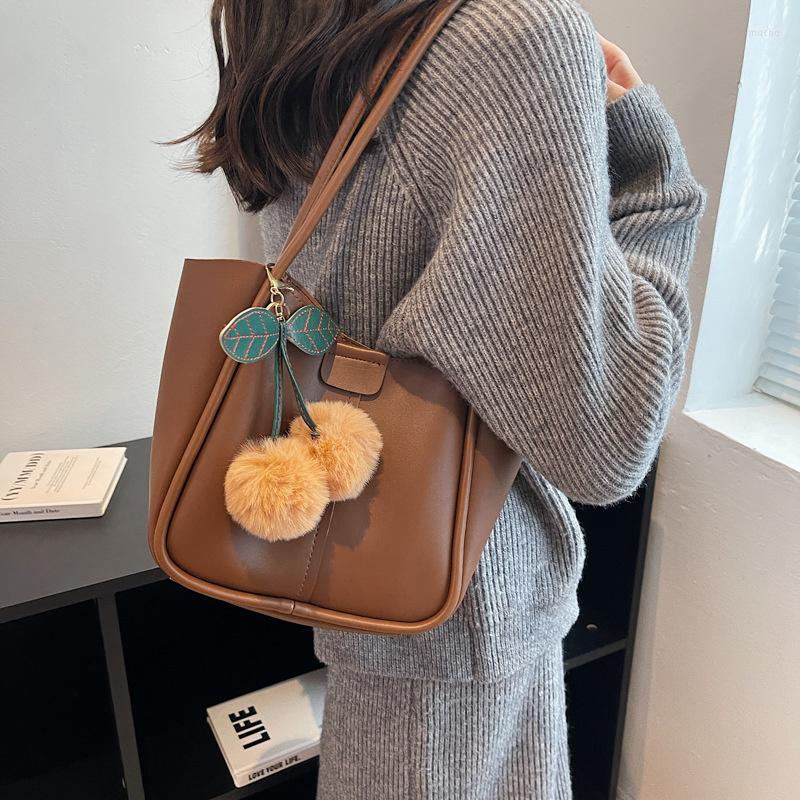 

Evening Bags 2023 Women Leather Shoulder Vintage Style Handbags Totes Tassel Cross Body 3 Colors Drop, Black