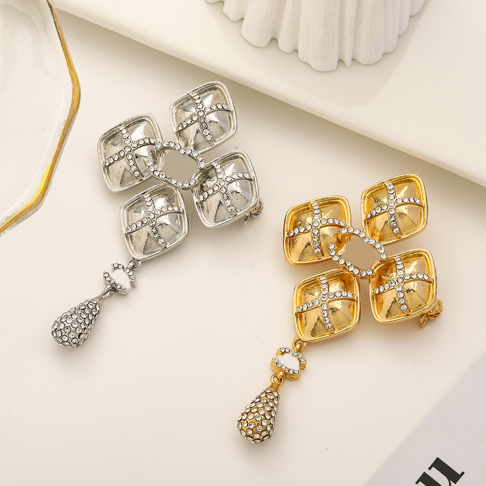 

Wholesale New Style Stainless Steel Pins Brooches Fashion Women Designer Brand Double Letter Brooch Never Fade 18K Gold Plating Clothing Pin Wedding Party Jewelry