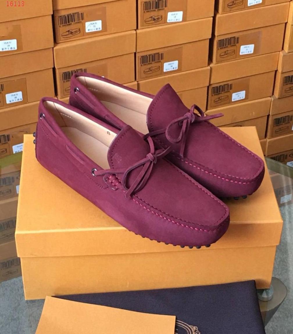 

Gommino Driving Shoes in velvet suede with iconic rubber pebble outsole New Fashion Casual Men Plat shoes Bussiness Party Office L2109487, Red