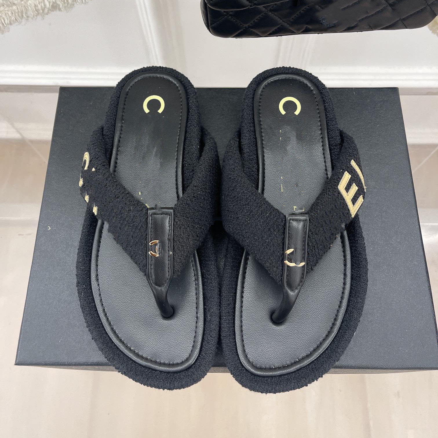 

Designer CC Beach Shoes Luxury Sandals Fashion Slippers Women Flip Flops Classic Shoe High Quality Outdoor Slides Summer L02