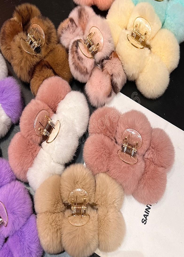 

Winter Plush Oversized Hair Claw Faux Fur Clamps Hairpins Handmade Girls Headwear Big Catch Clip Barrette Hair Accessories1391598