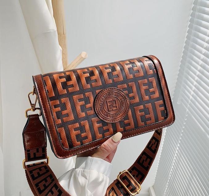 

Top Handle quality Evening Bags Fashion Conch Straw Shoulder Crossbody For Women Brand Wicker Woven Bag fendyities Designer Rattan2418352, Sky blue